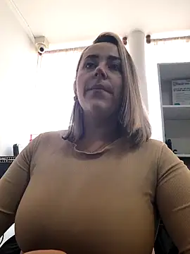 CurvyLust x online show from September 20, 2025, 4:01 pm