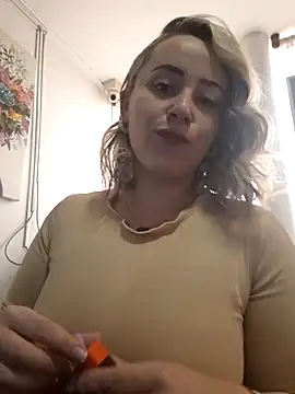 CurvyLust x online show from September 10, 2025, 2:05 pm