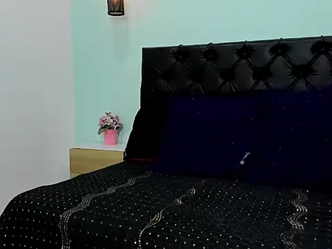 Snapshot of Marianee_Rousse chatting on November 10, 2025, 10:15 pm Marianee Rousse online show from November 10, 2025, 10:15 pm