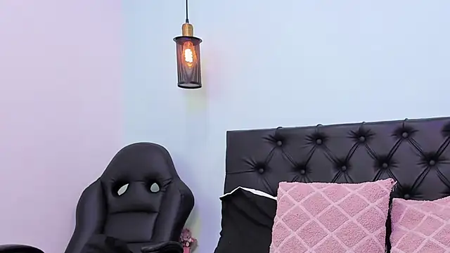 Snapshot of Marianee_Rousse chatting on November 8, 2025, 10:13 pm Marianee Rousse online show from November 8, 2025, 10:13 pm