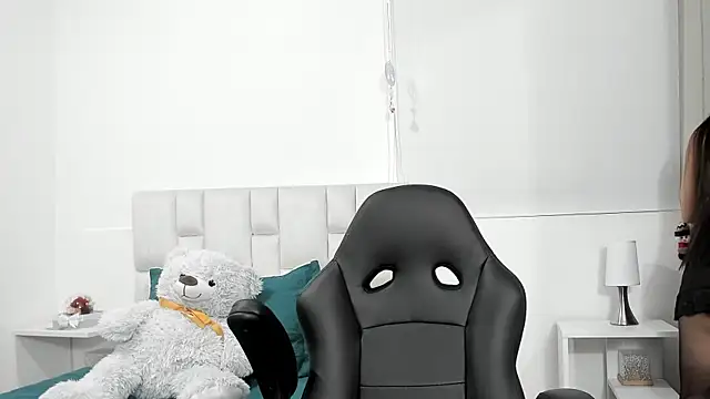 Snapshot of Ms_milarose chatting on October 31, 2025, 1:02 am Ms milarose online show from October 31, 2025, 1:02 am