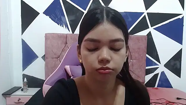 Snapshot of shy_luna18 chatting on October 7, 2025, 12:28 pm shy luna18 online show from October 7, 2025, 12:28 pm