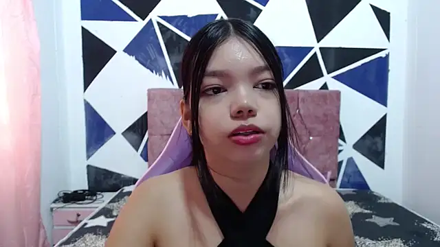 Snapshot of shy_luna18 chatting on December 5, 2025, 1:43 pm shy luna18 online show from December 5, 2025, 1:43 pm