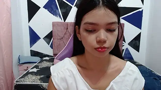 Snapshot of shy_luna18 chatting on November 28, 2025, 1:11 pm shy luna18 online show from November 28, 2025, 1:11 pm