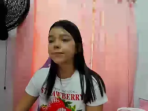 Snapshot of shy_luna18 chatting on September 8, 2025, 5:12 pm shy luna18 online show from September 8, 2025, 5:12 pm