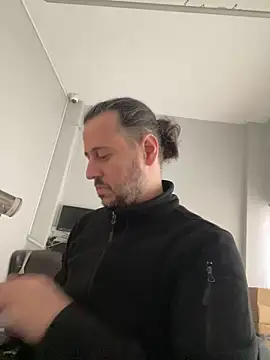 Snapshot of paleron34 chatting on March 4, 2026, 1:52 pm paleron34 online show from March 4, 2026, 1:52 pm