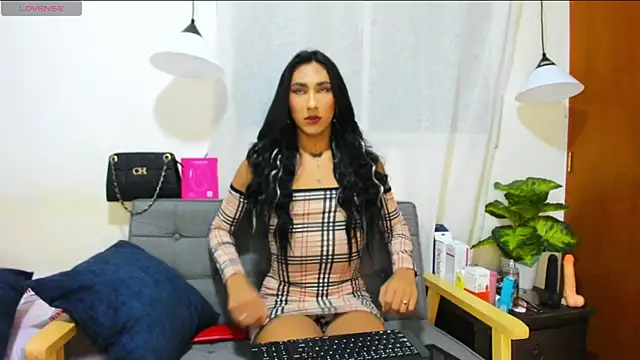 Snapshot of zou_quira chatting on October 11, 2025, 12:44 am zou quira online show from October 11, 2025, 12:44 am