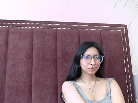 Snapshot of VioletxBloom chatting on September 14, 2025, 7:14 pm VioletxBloom online show from September 14, 2025, 7:14 pm