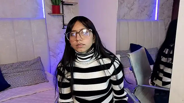 VioletxBloom online show from January 17, 2026, 7:39 pm