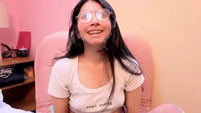 VioletxBloom online show from April 19, 2026, 11:55 am