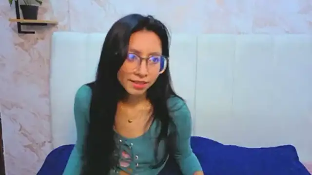 Snapshot of VioletxBloom chatting on November 12, 2025, 7:51 pm VioletxBloom online show from November 12, 2025, 7:51 pm