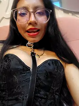 Snapshot of VioletxBloom chatting on November 7, 2025, 10:13 pm VioletxBloom online show from November 7, 2025, 10:13 pm