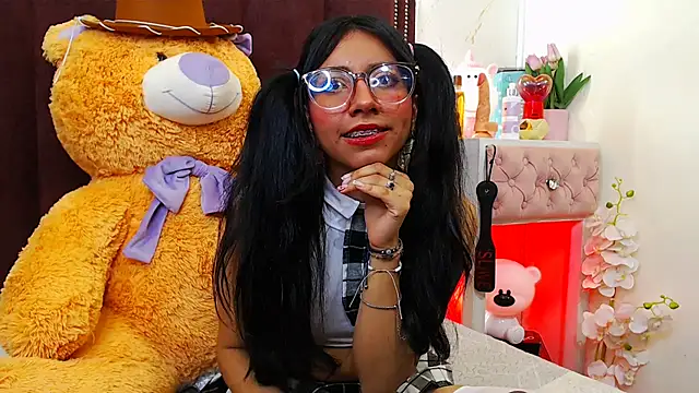 Snapshot of VioletxBloom chatting on October 4, 2025, 1:40 am VioletxBloom online show from October 4, 2025, 1:40 am