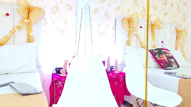 Snapshot of Samanta_Isel chatting on December 22, 2025, 3:06 am Samanta Isel online show from December 22, 2025, 3:06 am