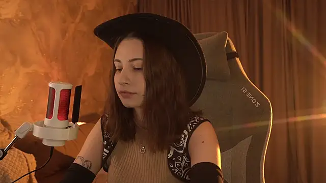 LumeNova online show from April 24, 2026, 8:44 pm