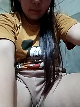 quynhkoolbae online show from April 19, 2026, 12:55 am