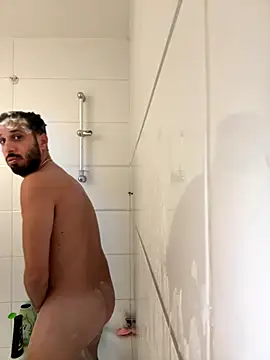 Snapshot of husbandandwifetobe chatting on October 31, 2025, 9:43 pm husbandandwifetobe online show from October 31, 2025, 9:43 pm