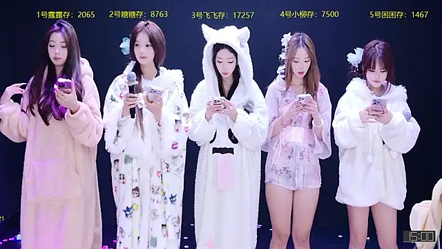 CrazyGirl-888 online show from October 28, 2025, 2:38 pm