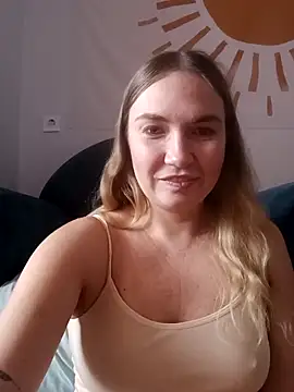 Snapshot of KisaVixen chatting on October 1, 2025, 8:52 am KisaVixen online show from October 1, 2025, 8:52 am