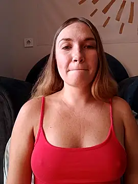 Snapshot of KisaVixen chatting on September 28, 2025, 7:15 am KisaVixen online show from September 28, 2025, 7:15 am