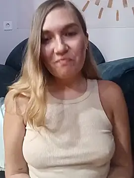 Snapshot of KisaVixen chatting on September 8, 2025, 5:34 pm KisaVixen online show from September 8, 2025, 5:34 pm