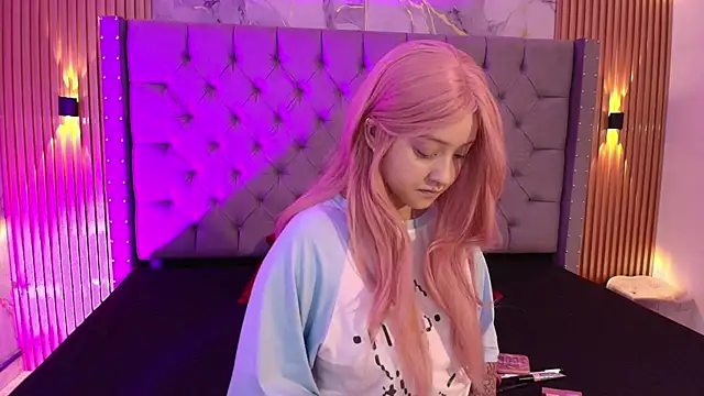 Snapshot of Suxan_White_ chatting on November 17, 2025, 11:58 am Suxan White online show from November 17, 2025, 11:58 am