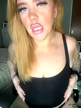 Snapshot of MysteriousMylaX chatting on November 4, 2025, 1:04 pm MysteriousMylaX online show from November 4, 2025, 1:04 pm