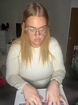 Snapshot of MysteriousMylaX chatting on December 17, 2025, 8:03 pm MysteriousMylaX online show from December 17, 2025, 8:03 pm