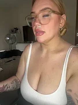 Snapshot of MysteriousMylaX chatting on October 9, 2025, 12:17 pm MysteriousMylaX online show from October 9, 2025, 12:17 pm