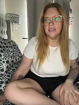 Snapshot of MysteriousMylaX chatting on September 17, 2025, 5:04 pm MysteriousMylaX online show from September 17, 2025, 5:04 pm