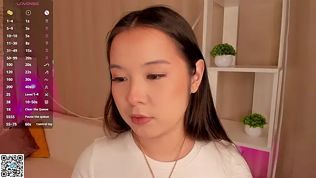 AlberthaEscue online show from December 16, 2025, 4:17 am