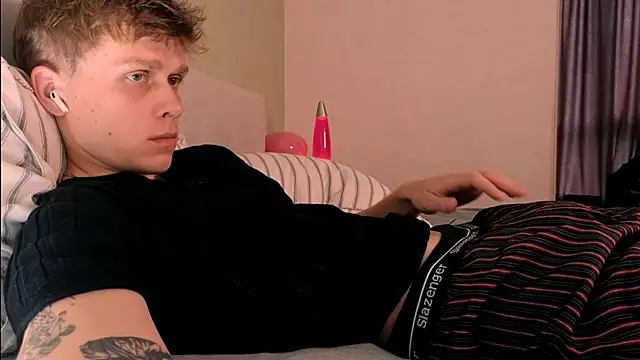 Snapshot of TalkingHead_0_ chatting on September 30, 2025, 8:53 am TalkingHead 0 online show from September 30, 2025, 8:53 am