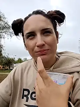 lillylooney online show from September 24, 2025, 8:15 pm