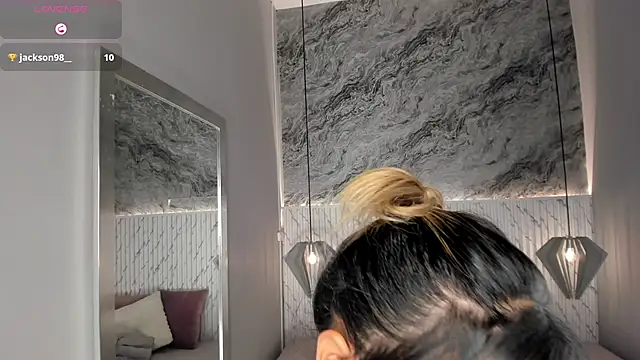 Emilly mell online show from October 27, 2025, 11:44 am