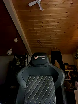 JohnDrippingCum online show from October 23, 2025, 4:44 am