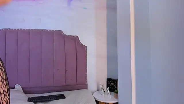 Roxy Medina online show from March 27, 2026, 3:48 am