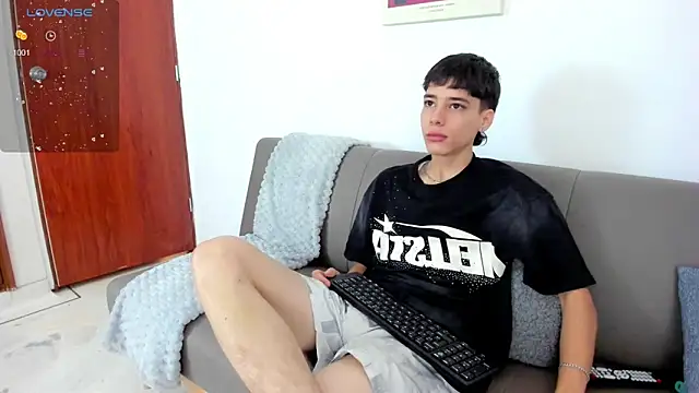 Snapshot of oblivion_deku chatting on November 29, 2025, 1:33 pm oblivion deku online show from November 29, 2025, 1:33 pm