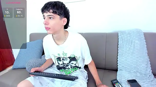 Snapshot of oblivion_deku chatting on December 5, 2025, 1:32 pm oblivion deku online show from December 5, 2025, 1:32 pm