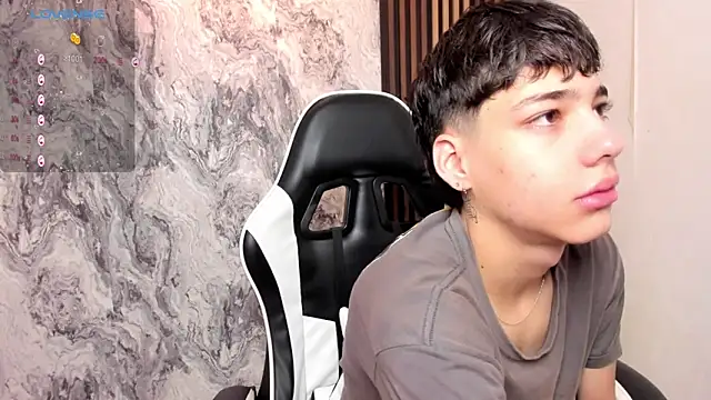 Snapshot of oblivion_deku chatting on November 3, 2025, 1:47 pm oblivion deku online show from November 3, 2025, 1:47 pm