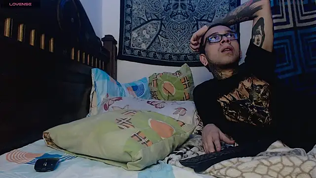 MysticNight  online show from October 2, 2025, 2:37 am