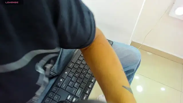 Snapshot of derek_devil24 chatting on March 20, 2026, 3:13 pm derek devil24 online show from March 20, 2026, 3:13 pm