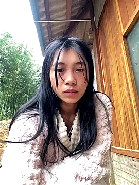 Snapshot of EmLy02 chatting on November 13, 2025, 1:31 am EmLy02 online show from November 13, 2025, 1:31 am