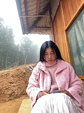 Snapshot of EmLy02 chatting on December 4, 2025, 1:04 am EmLy02 online show from December 4, 2025, 1:04 am