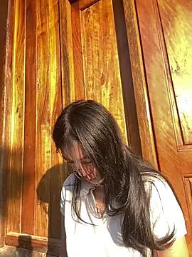 Snapshot of EmLy02 chatting on November 27, 2025, 12:44 am EmLy02 online show from November 27, 2025, 12:44 am