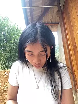 Snapshot of EmLy02 chatting on November 7, 2025, 9:14 am EmLy02 online show from November 7, 2025, 9:14 am