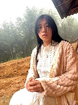 Snapshot of EmLy02 chatting on November 2, 2025, 12:59 am EmLy02 online show from November 2, 2025, 12:59 am