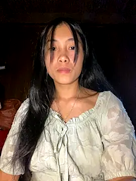 Snapshot of EmLy02 chatting on November 5, 2025, 12:19 pm EmLy02 online show from November 5, 2025, 12:19 pm