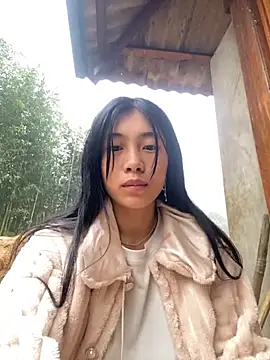 Snapshot of EmLy02 chatting on November 18, 2025, 1:10 am EmLy02 online show from November 18, 2025, 1:10 am