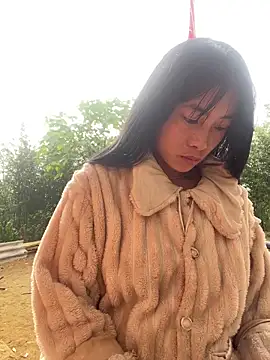 Snapshot of EmLy02 chatting on December 23, 2025, 1:27 am EmLy02 online show from December 23, 2025, 1:27 am