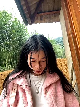 Snapshot of EmLy02 chatting on November 16, 2025, 11:41 pm EmLy02 online show from November 16, 2025, 11:41 pm